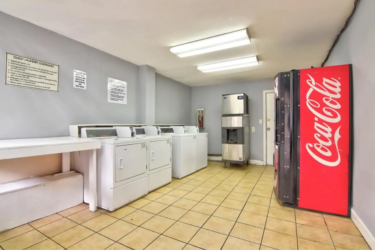 Econo Lodge Inn & Suites I-64 & Us 13 Virginia Beach