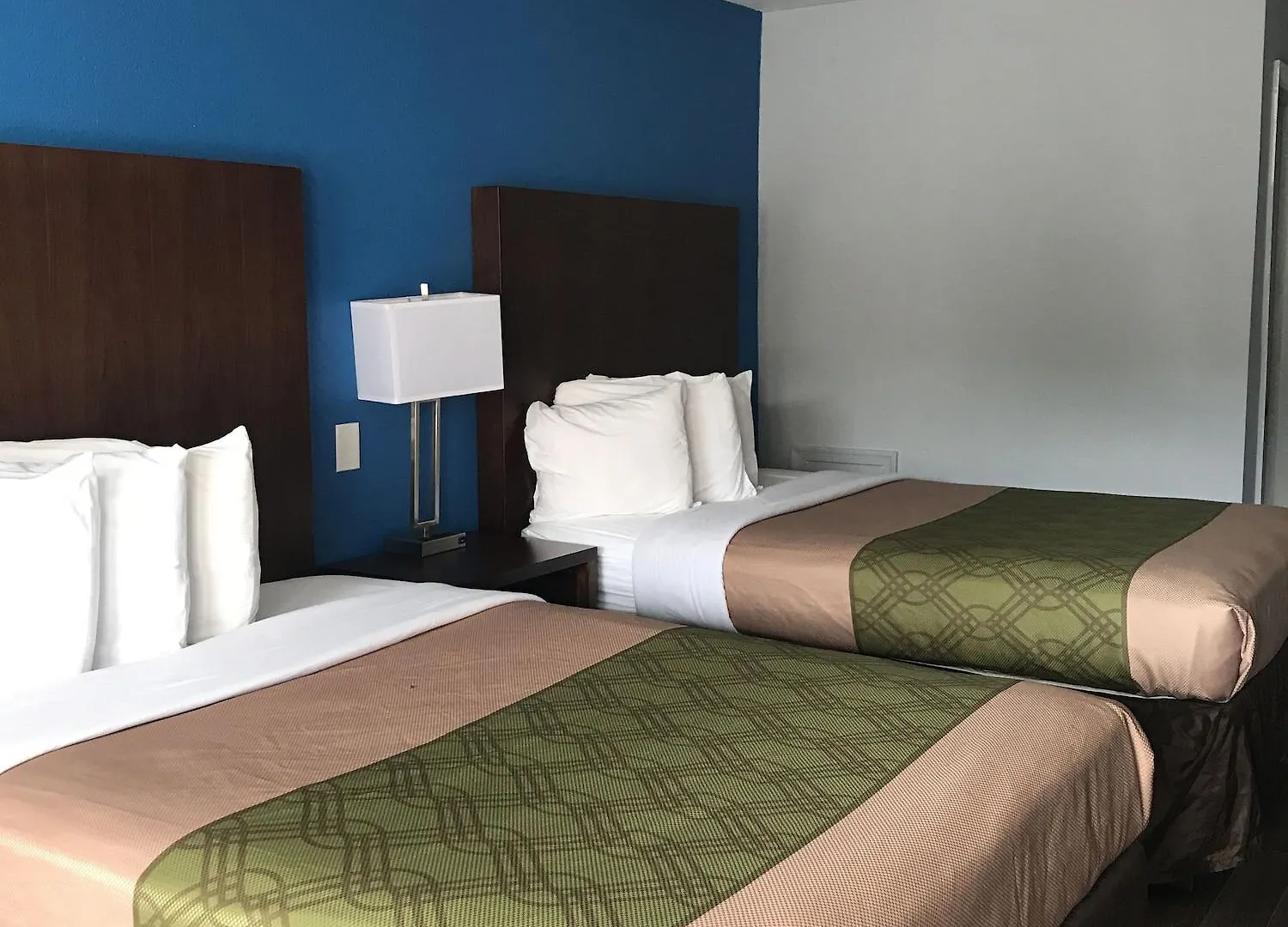 Econo Lodge Inn & Suites I-64 & Us 13 Virginia Beach Hotel