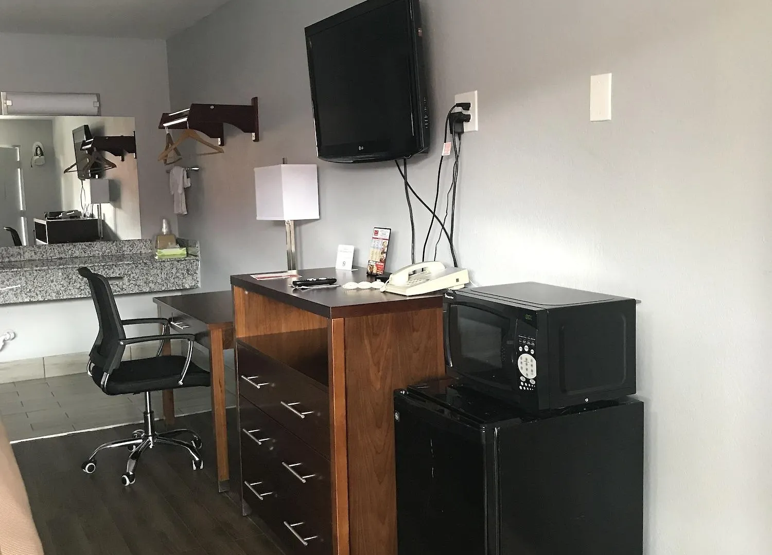 Econo Lodge Inn & Suites I-64 & Us 13 Virginia Beach Hotel