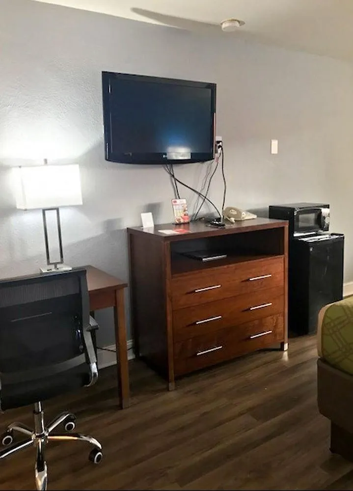 ** Hotel Econo Lodge Inn & Suites I-64 & Us 13 Virginia Beach United States
