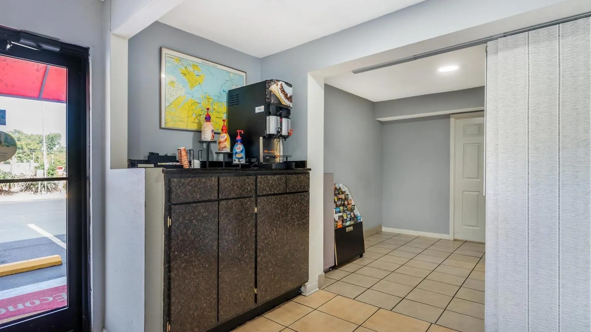 ** Hotel Econo Lodge Inn & Suites I-64 & Us 13 Virginia Beach United States
