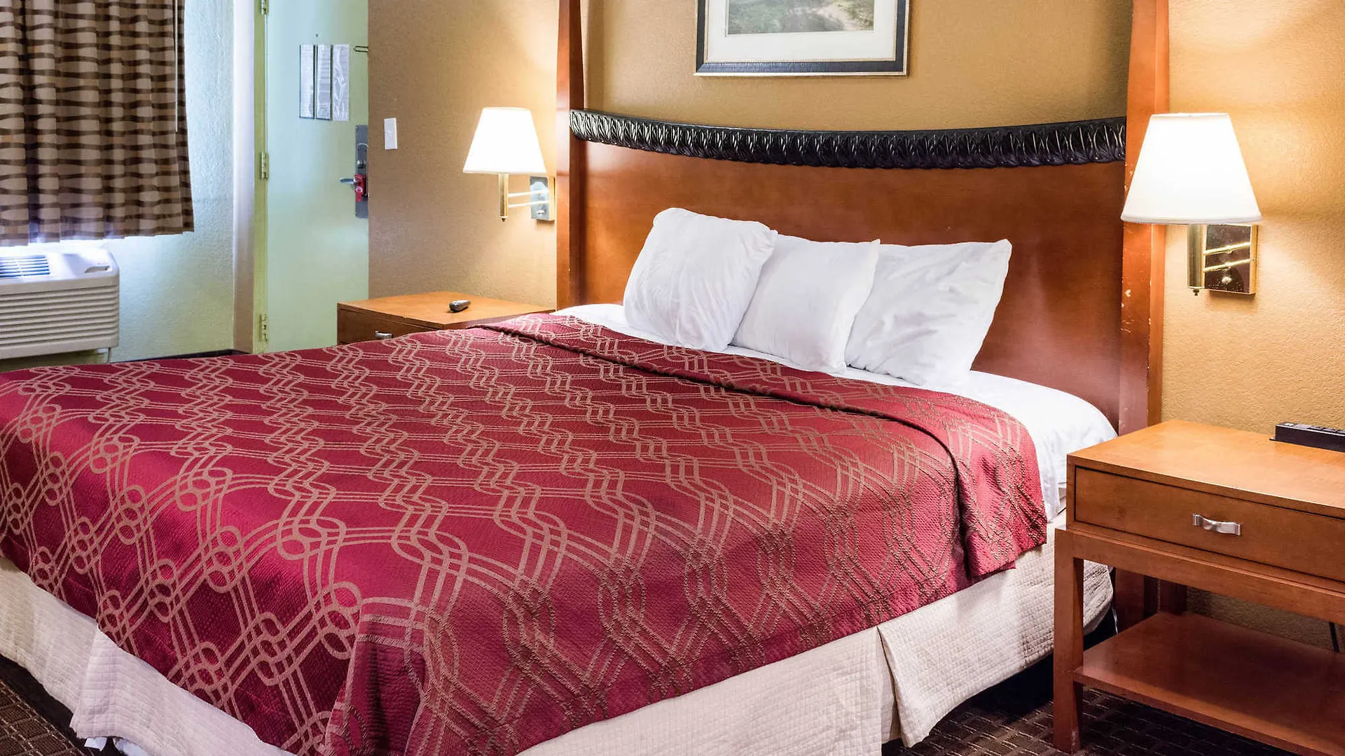 Econo Lodge Inn & Suites I-64 & Us 13 Virginia Beach Hotel