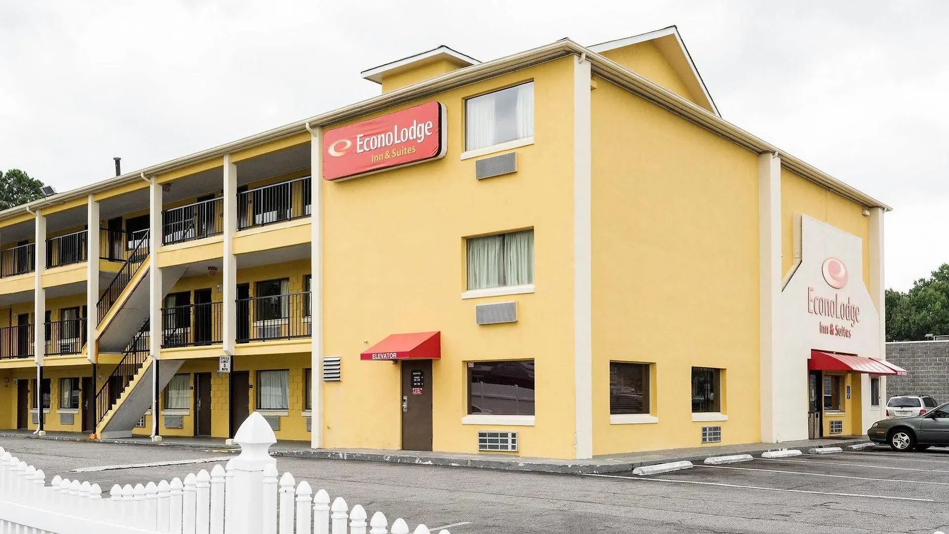 Econo Lodge Inn & Suites I-64 & Us 13 Virginia Beach